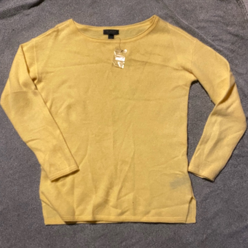 NWT! SAKS FIFTH AVENUE- 100% Cashmere Top